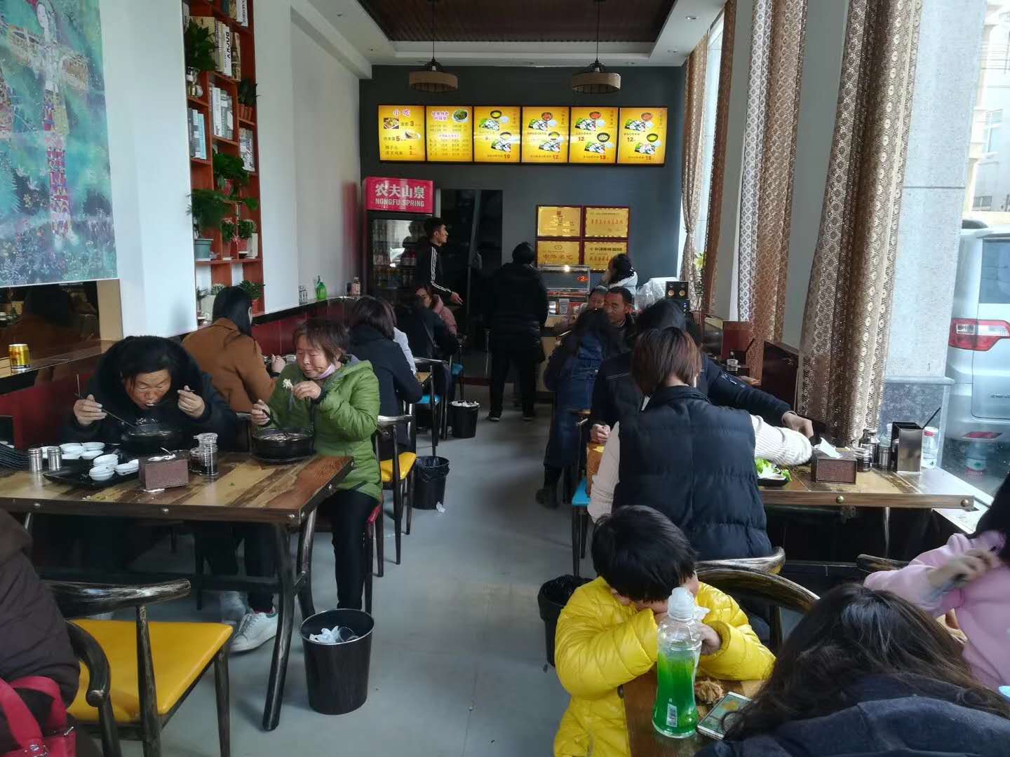 滇城小镇过桥米线开封店